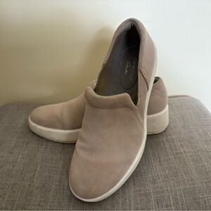 Clarks Collection cushionaire Slip-On Sneakers in Taupe